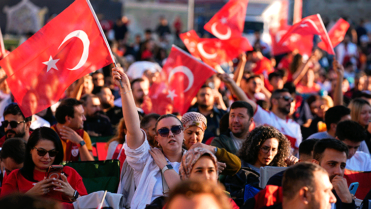 RENKLİ GÖRÜNTÜLER