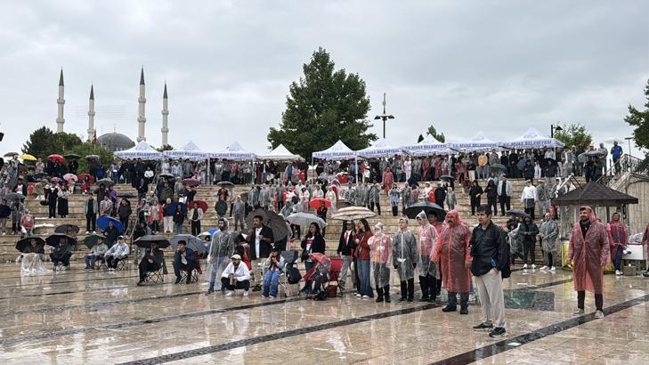 24 yıllık hasretin ardından tarihi sabah Dünya Kupası heyecanı sokaklara taştı: Türkiye kırmızı-beyaza büründü