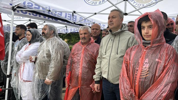 24 yıllık hasretin ardından tarihi sabah Dünya Kupası heyecanı sokaklara taştı: Türkiye kırmızı-beyaza büründü