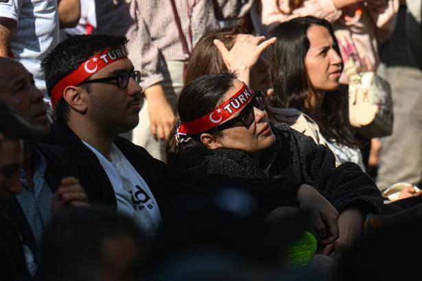 24 yıllık hasretin ardından tarihi sabah Dünya Kupası heyecanı sokaklara taştı: Türkiye kırmızı-beyaza büründü