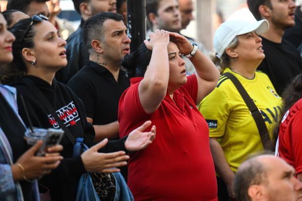 24 yıllık hasretin ardından tarihi sabah Dünya Kupası heyecanı sokaklara taştı: Türkiye kırmızı-beyaza büründü