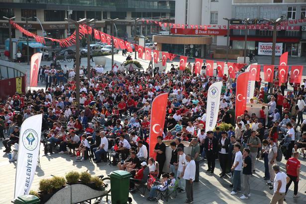 24 yıllık hasretin ardından tarihi sabah Dünya Kupası heyecanı sokaklara taştı: Türkiye kırmızı-beyaza büründü