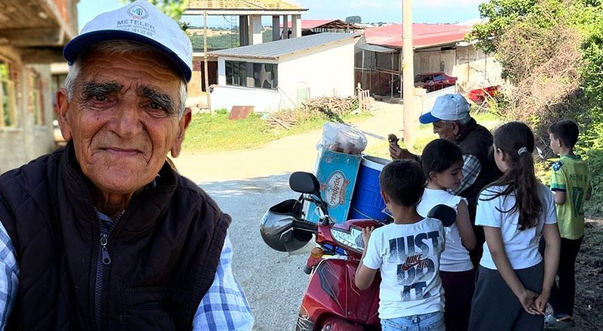 56 yıldır aynı motosikletle köy köy geziyor! Çocuklar sesini duyunca sokağa fırlıyor: Bu iş sayesinde 4 evladımı yetiştirdim