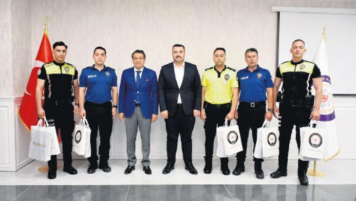 Polis memurlarına ödül