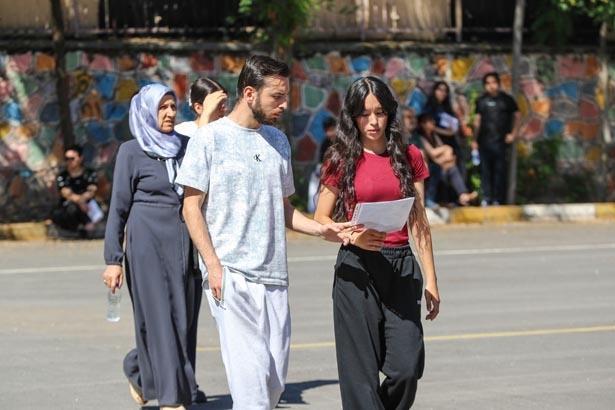 YKS maratonu başladı! Milyonlarca öğrenci TYT'de geleceği için ter döküyor
