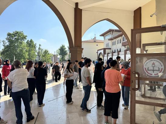 Üniversite yolunda kritik gün AYT heyecanı başladı
