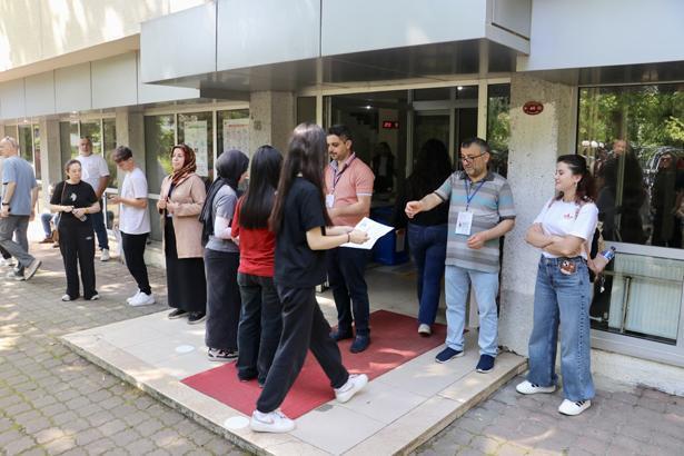 Üniversite yolunda kritik gün AYT heyecanı başladı