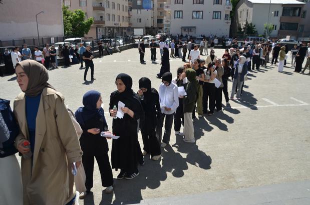 Üniversite yolunda kritik gün AYT heyecanı başladı