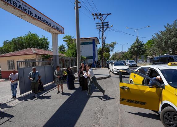 Üniversite yolunda kritik gün AYT heyecanı başladı