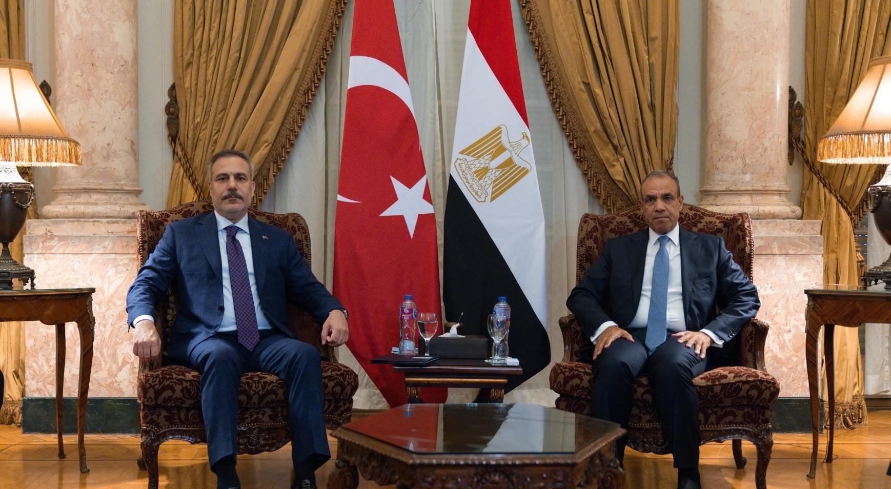 Dışişleri Bakanı Hakan Fidan, Kahire'de Mısırlı ve Sudanlı mevkidaşlarıyla görüştü