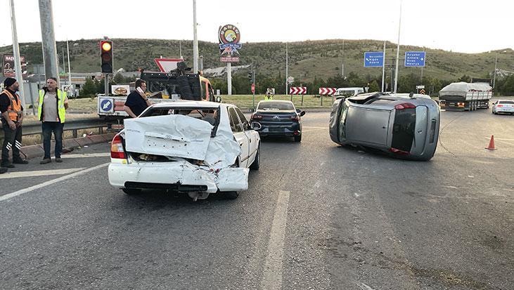 Kayseri’de zincirleme kaza! 4 araç birbirine girdi, 4 yaralı