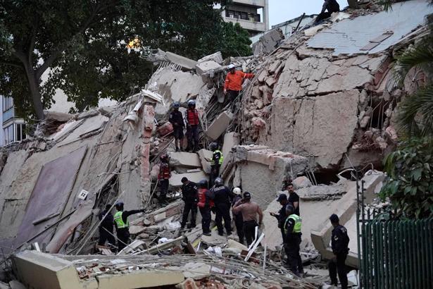 Venezuelada 39 saniye arayla iki büyük deprem Bölgeden korkunç görüntüler geliyor