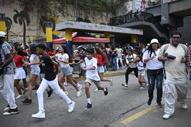 Venezuelada 39 saniye arayla iki büyük deprem Bölgeden korkunç görüntüler geliyor
