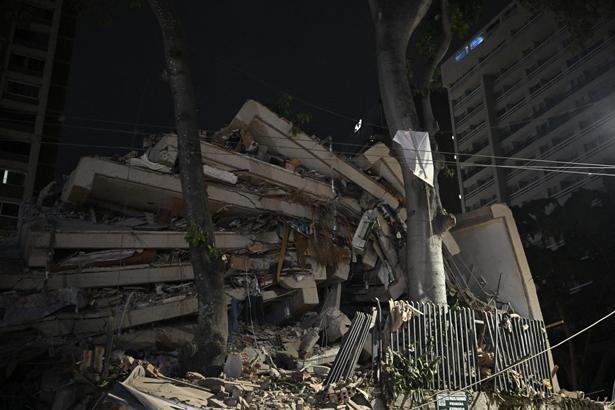 Venezuelada 39 saniye arayla iki büyük deprem Bölgeden korkunç görüntüler geliyor
