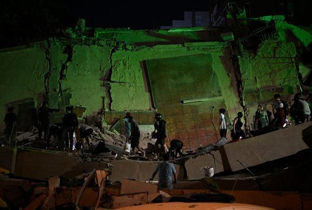 Venezuelada 39 saniye arayla iki büyük deprem Bölgeden korkunç görüntüler geliyor