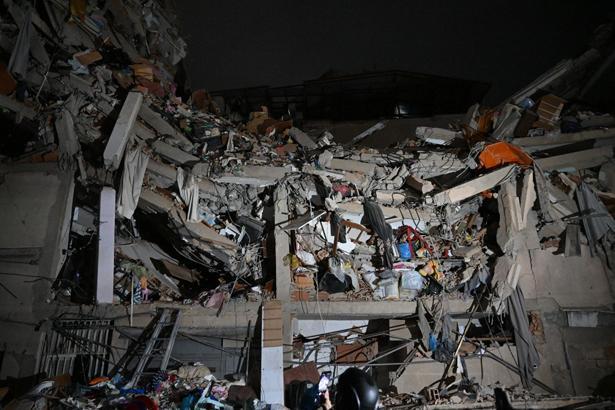 Venezuelada 39 saniye arayla iki büyük deprem Bölgeden korkunç görüntüler geliyor
