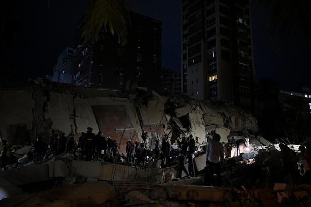 Venezuelada 39 saniye arayla iki büyük deprem Bölgeden korkunç görüntüler geliyor