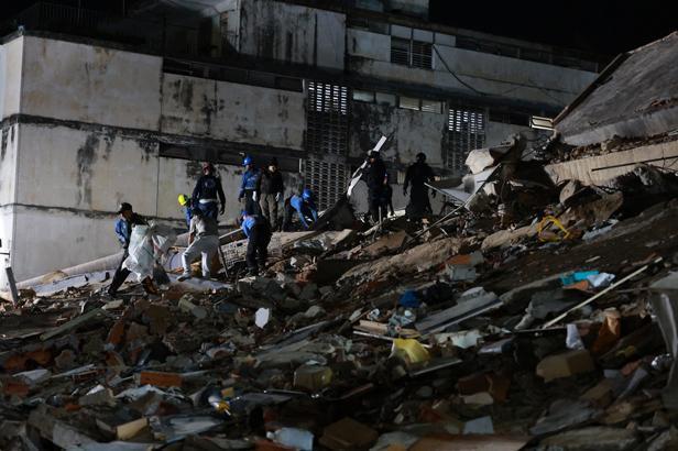 Venezuelada 39 saniye arayla iki büyük deprem Bölgeden korkunç görüntüler geliyor