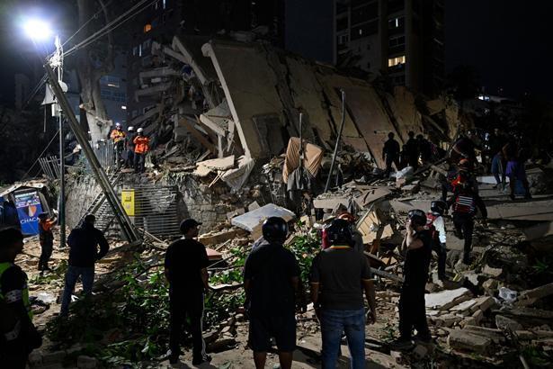 Venezuelada 39 saniye arayla iki büyük deprem Bölgeden korkunç görüntüler geliyor