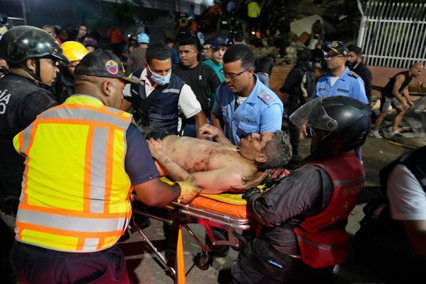 Venezuelada 39 saniye arayla iki büyük deprem Bölgeden korkunç görüntüler geliyor