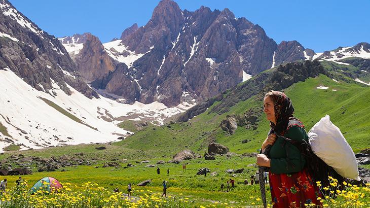 İngiltere’den Hakkari’ye geldiler: Kendimizi çok şanslı hissediyoruz