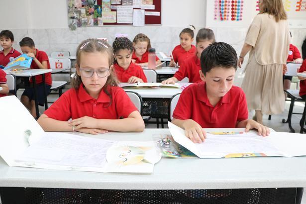 18 milyon öğrenci karne heyecanı yaşadı Türkiyeden renkli karne günü kareleri