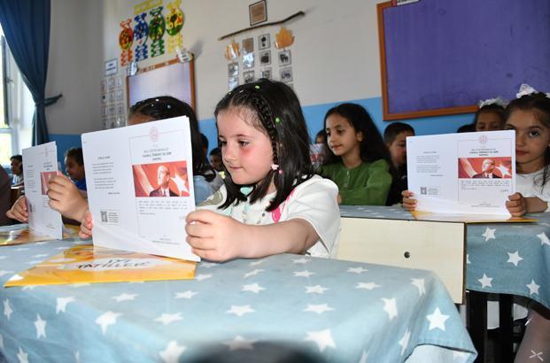 18 milyon öğrenci karne heyecanı yaşadı Türkiyeden renkli karne günü kareleri
