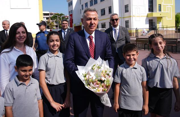 18 milyon öğrenci karne heyecanı yaşadı Türkiyeden renkli karne günü kareleri