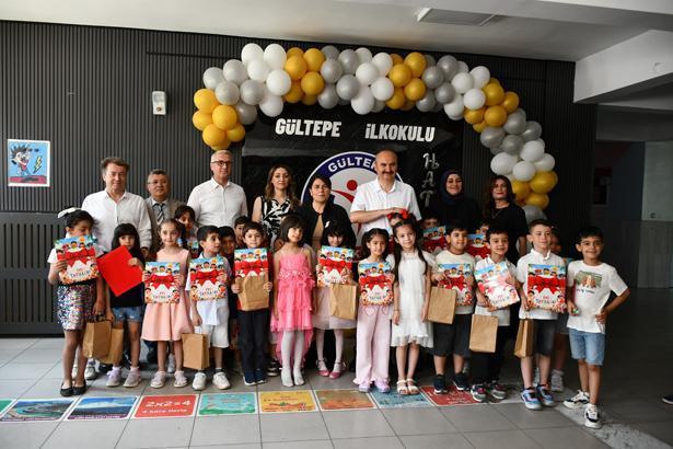 18 milyon öğrenci karne heyecanı yaşadı Türkiyeden renkli karne günü kareleri