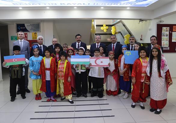 18 milyon öğrenci karne heyecanı yaşadı Türkiyeden renkli karne günü kareleri
