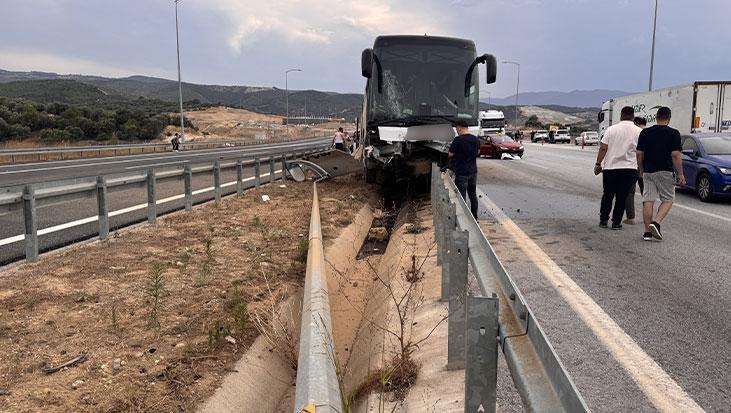 Aydın'da feci kaza! Otomobille yolcu otobüsü çarpıştı: 9 kişi yaralandı