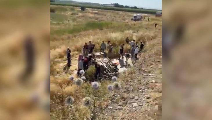 Şanlıurfa'da feci kaza! Otomobil şarampole yuvarlandı: Ölü ve yaralılar var