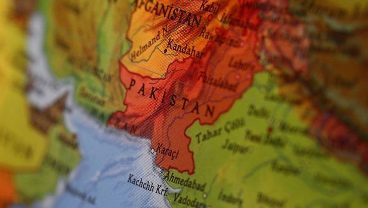 Pakistan'da güvenlik güçlerine ait karargaha saldırı