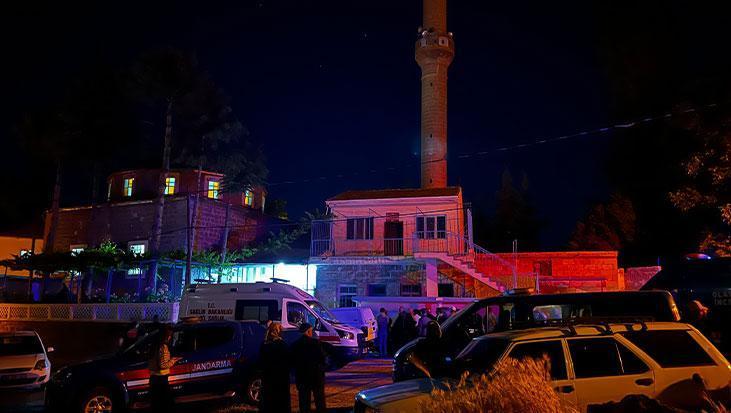 Kayseri'de camide çifte cinayet! Namazı bekleyenlere bıçakla saldırdı: 2 ölü