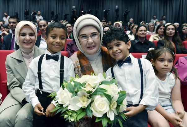 Emine Erdoğan: İnanıyorum ki koruyucu aile sayımız katlanarak artmaya devam edecek