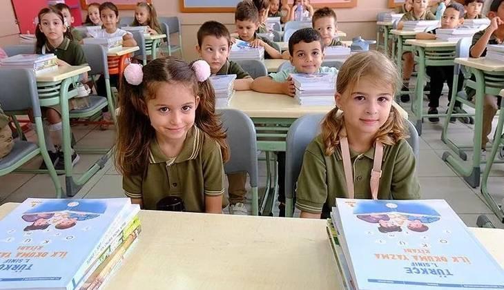 1. SINIFA BAŞLAMA YAŞI KAÇ Bu yıl 1. sınıfa giden çocuk kaç yaşında (kaç aylık) olur 1. sınıfa başlama yaşı tablosu