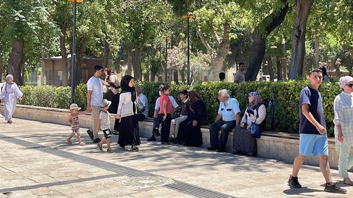 Kentte sokağa çıkan ne yapacağını şaşırdı: Burası cehennem
