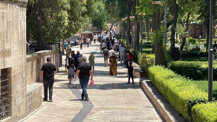 Kentte sokağa çıkan ne yapacağını şaşırdı: Burası cehennem