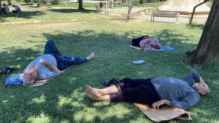 Kentte sokağa çıkan ne yapacağını şaşırdı: Burası cehennem