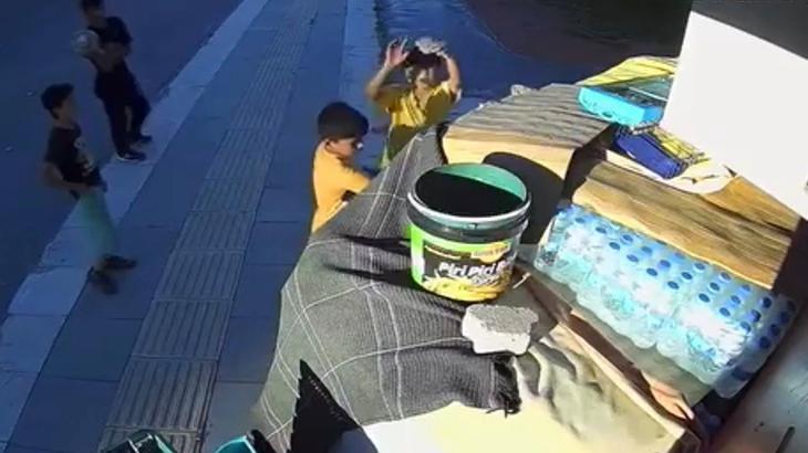 Belediye başkanını bile duygulandıran görüntü: Mayasında güzel ahlak var