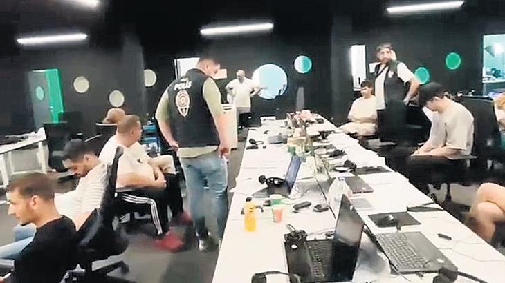 Yapay zekâyla dolandırdılar