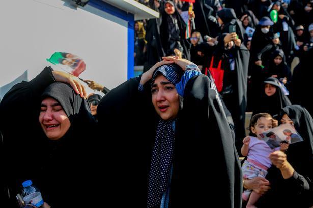 ABD-İsrail saldırısında hayatını kaybeden İranın eski dini lideri Hamaneye veda Sıcak görüntüler