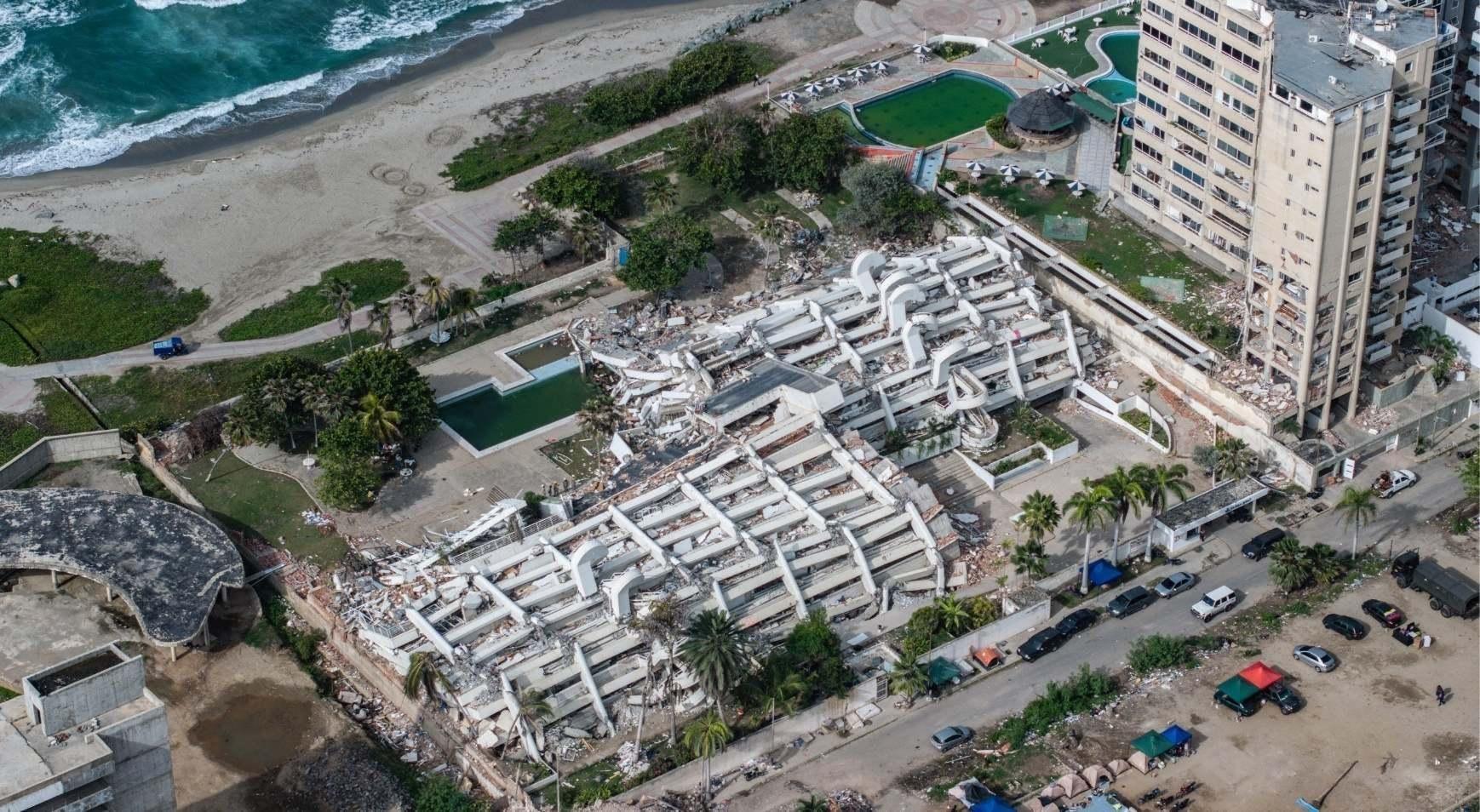 Felaketin boyutu havadan görüntülendi Venezuelada sahil şeridi yerle bir oldu
