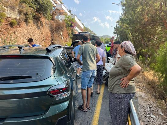 Fethiye'de zincirleme kazada acı son! Ağabeyinin kullandığı otomobilden savrulan genç yaşamını yitirdi