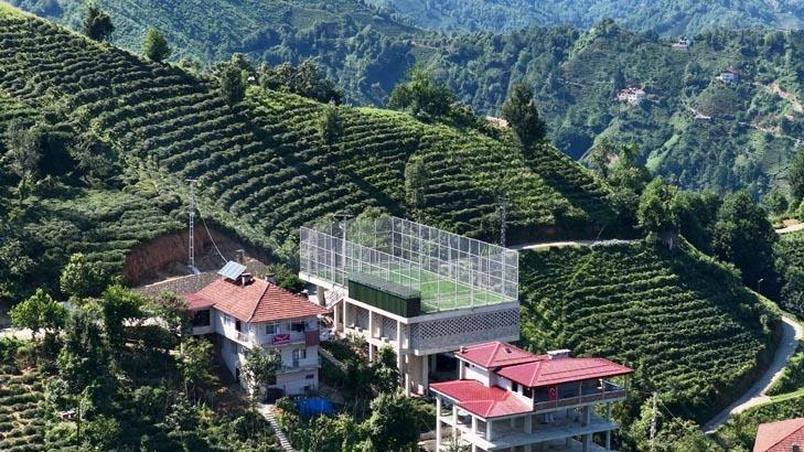 Rize zekası yine devrede Halı saha için düz alan bulamayınca yaratıcılık konuştu: Süperin süperi oldu