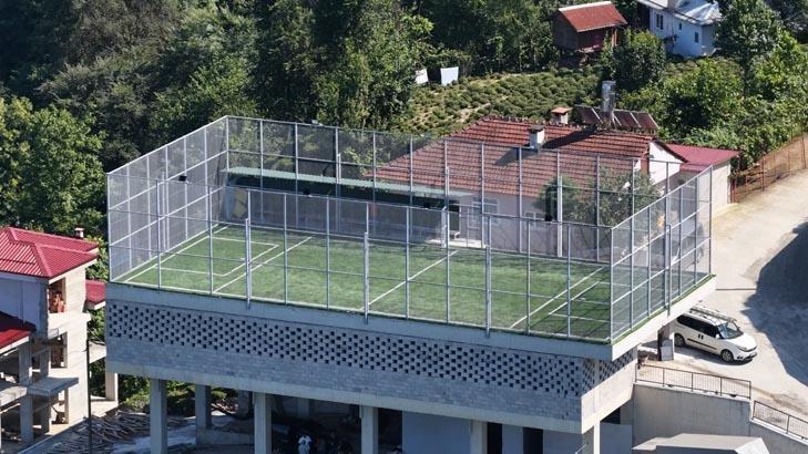 Rize zekası yine devrede Halı saha için düz alan bulamayınca yaratıcılık konuştu: Süperin süperi oldu