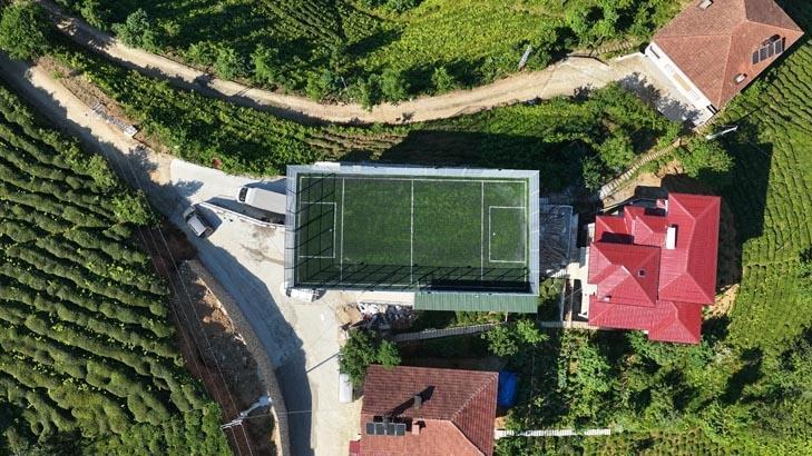 Rize zekası yine devrede Halı saha için düz alan bulamayınca yaratıcılık konuştu: Süperin süperi oldu