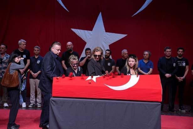 Usta oyuncu Zihni Göktay’a veda