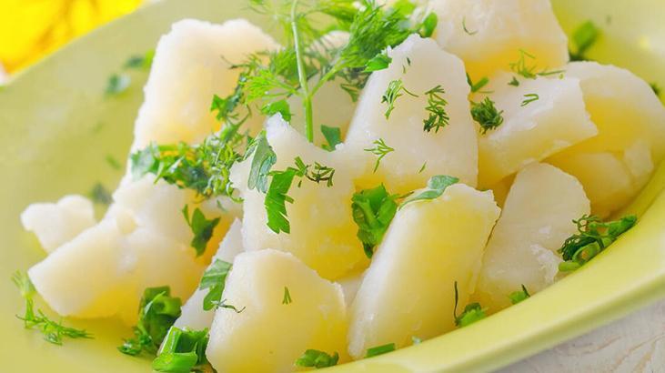 Patates salatasına turşu suyu dokunuşu 15 dakika dinlendirince bambaşka oluyor