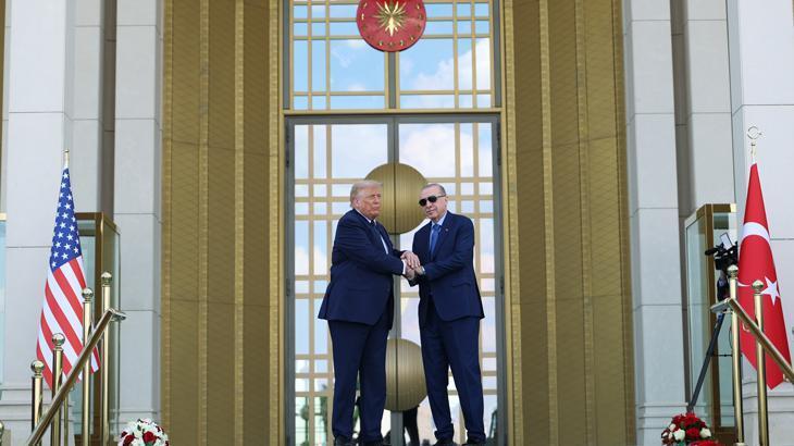ABD Başkanı Trump NATO Zirvesi için Ankarada Havalimanında dikkat çeken diyalog ABD Başkanı Trump NATO Zirvesi için Ankarada Havalimanında dikkat çeken diyalog